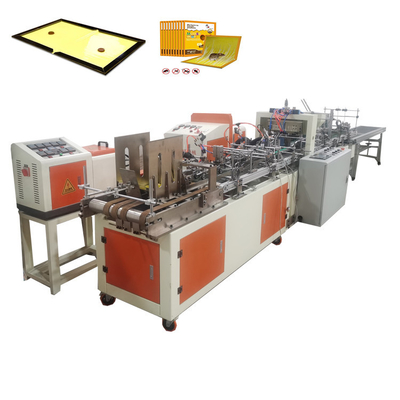 Macchina per la fabbricazione di trappole per insetti